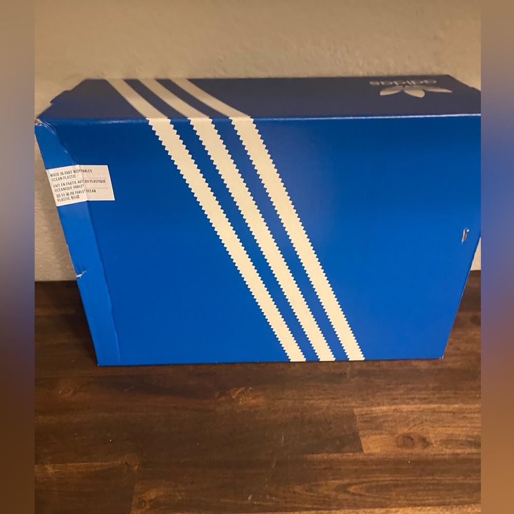 New size‎ 8.5 Adidas NMD_R1 W pink running shoes. IG8337 - Picture 8 of 9